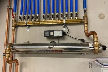 ontsmetten van water met uv lamp